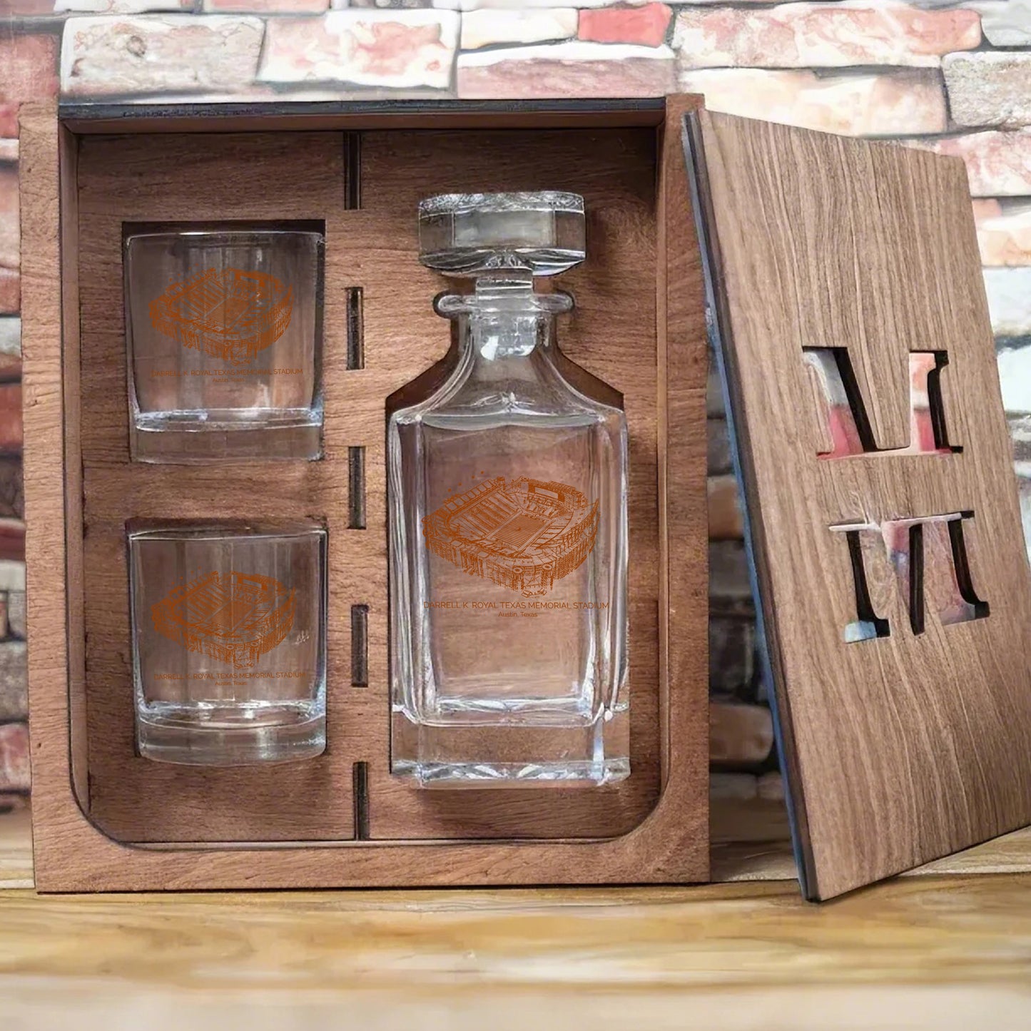 Darrell K Royal–Texas Memorial Stadium - Texas Longhorns Whiskey Set