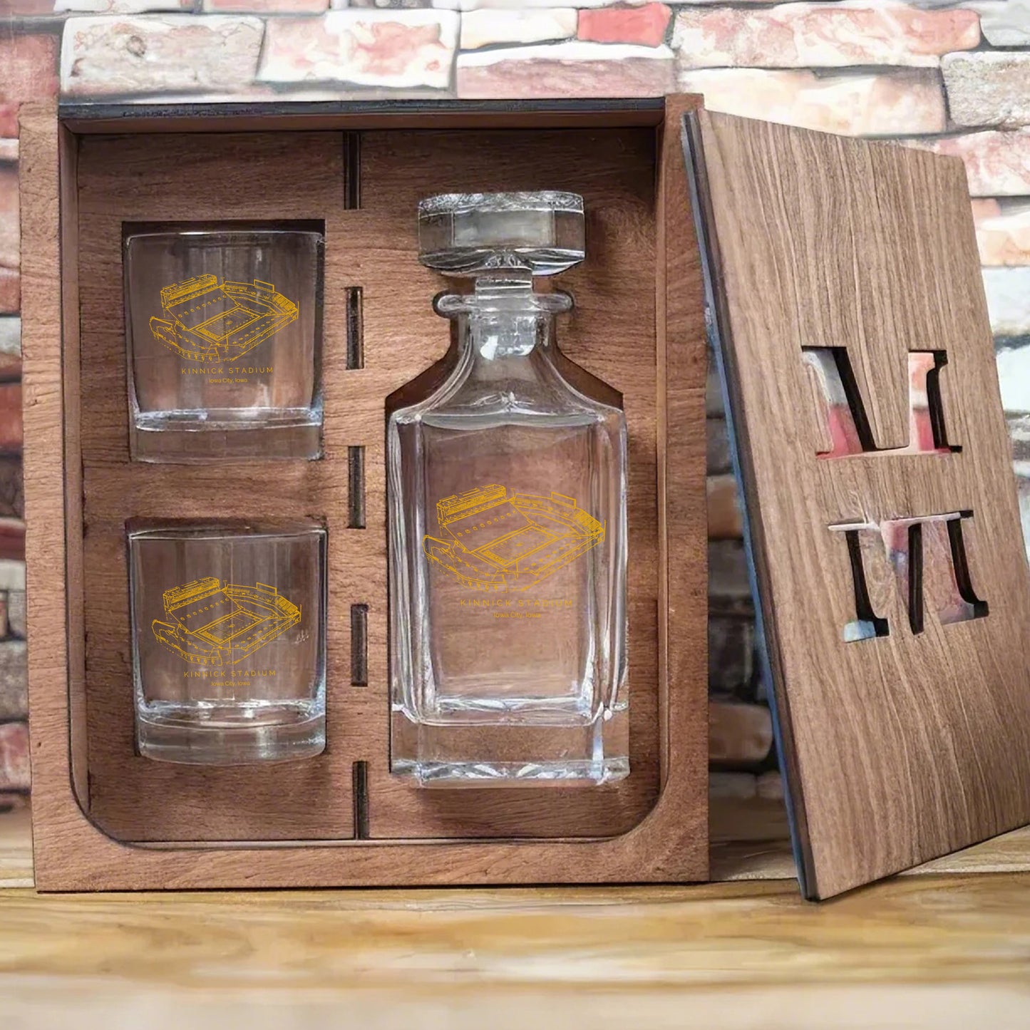 Kinnick Stadium - Iowa Hawkeyes Whiskey Set